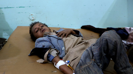 A Yemeni boy lies in the hospital after he was injured by an airstrike in Saada, Yemen August 9, 2018. © Naif Rahma