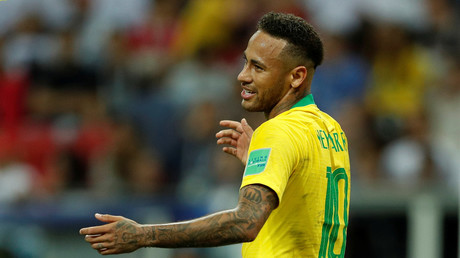 The Beautiful Game: Neymar trolled for using face cream at half-time (VIDEO)