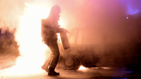 FILE PHOTO. Swedish firefighter trying to extinguish a burning car. ©  TT News Agency/Johan Nilsson