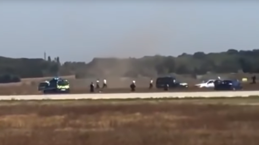 Security breach at Lyon Airport, a car chase on runway, flights grounded (VIDEO)