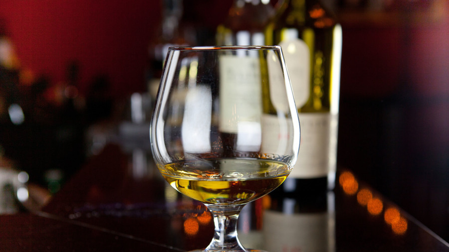 25 ‘boozy’ doctors ‘assaulted police & vandalized’ Indian pub