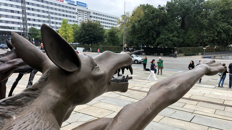 Statues of Nazi-saluting wolves appear in Chemnitz, Germany amid far-right & counter demos