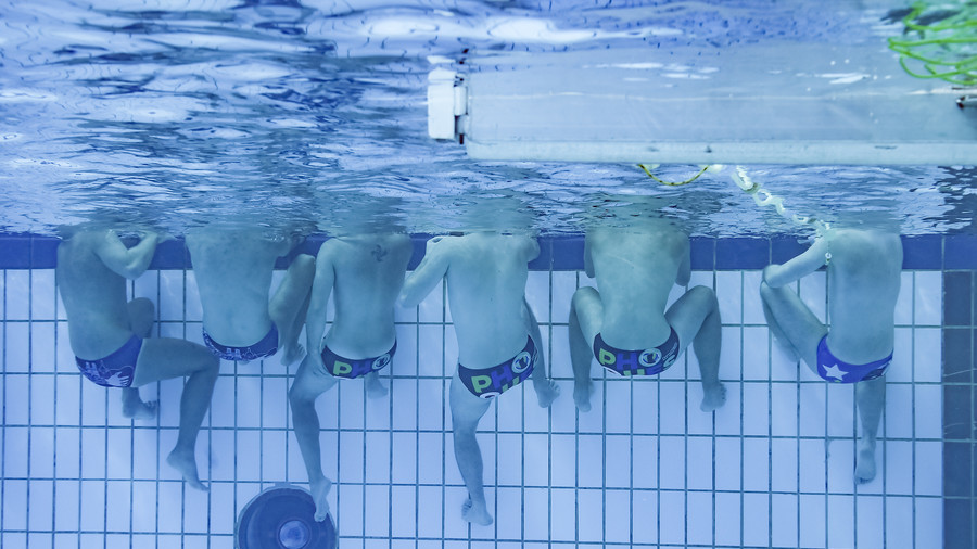 US swimming authorities to let athletes choose to compete as male or female