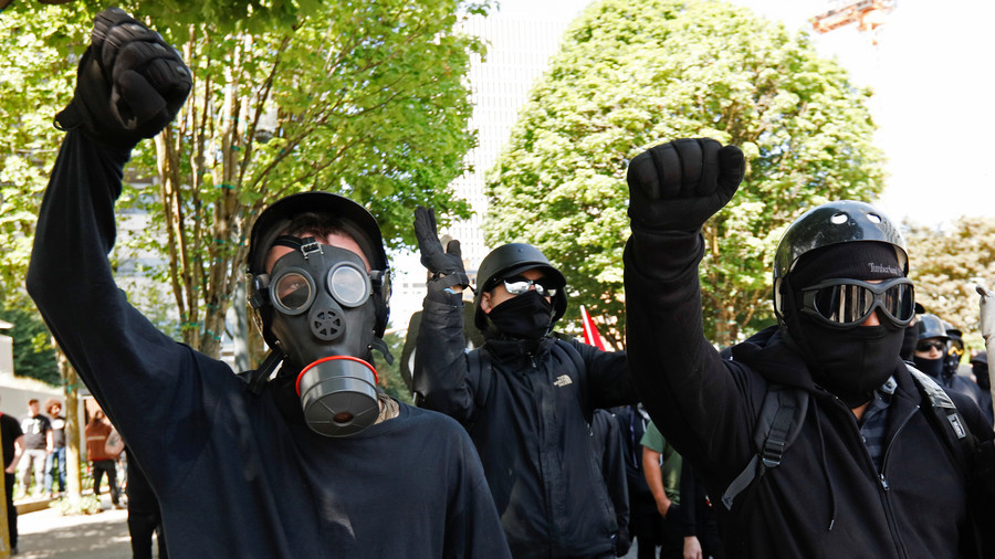Right-wing Patriot Prayer faces off with anti-fascist protesters in ...