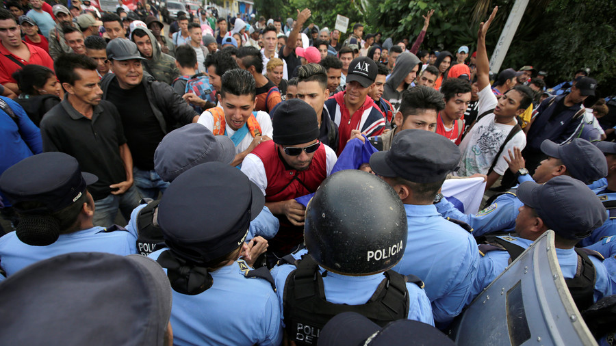 Thousands of US-bound migrants storm Guatemala-Mexico border (WATCH LIVE)