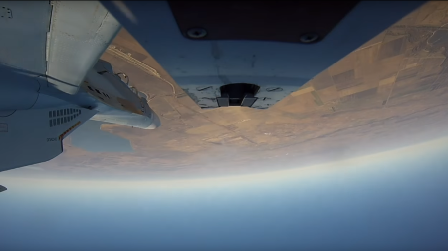 Russian fighter jets fly upside-down, fire missiles in spectacular stratospheric drills (VIDEO)