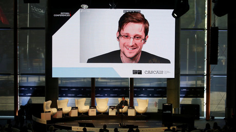 FILE PHOTO: Edward Snowden speaks via video link during the Estoril Conferences in Estoril, Portugal, on May 30, 2017. © REUTERS/Rafael Marchante