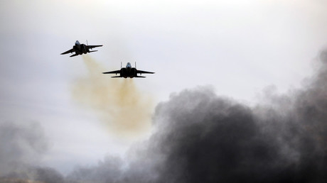 FILE PHOTO: Two Israeli air force F-15 fighter jets © Reuters / Amir Cohen