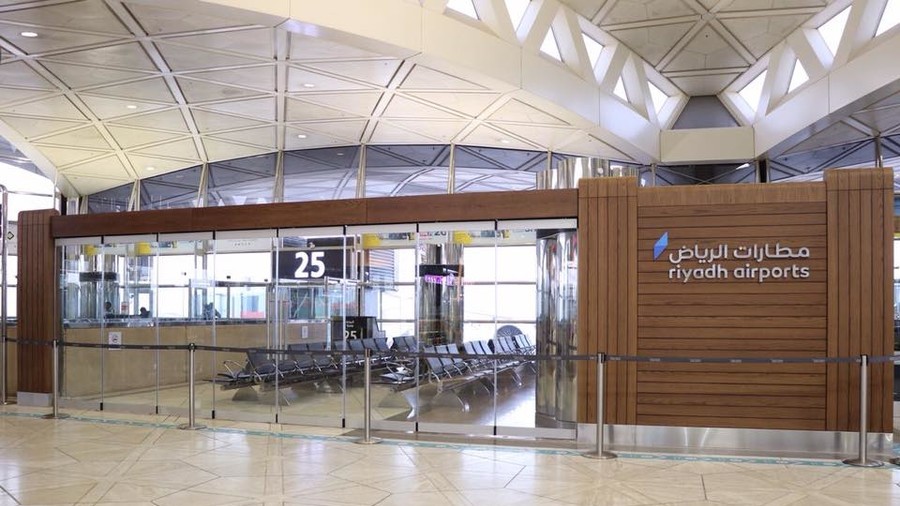 Torrential downpour bursts ceiling tiles at Saudi airport (VIDEOS)
