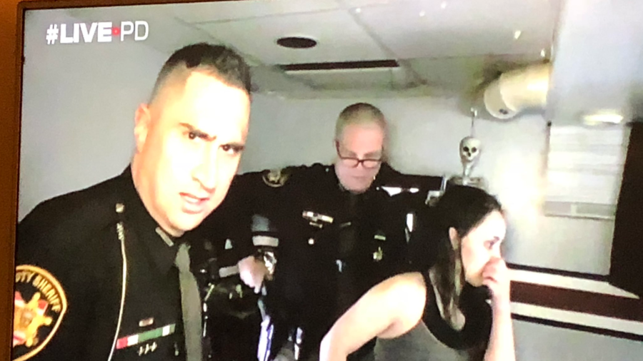 Live police bust overshadowed by porn blaring on TV (VIDEO ...