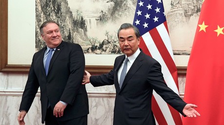 China's Foreign Minister Wang Yi with Secretary of State Mike Pompeo © Reuters / Andy Wong
