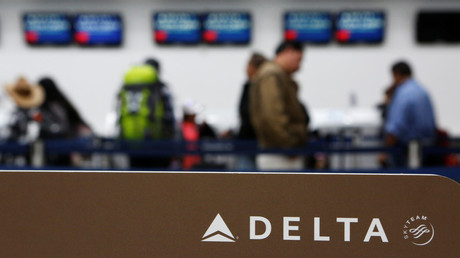   File photo: Delta check counter © Reuters / Ginnette Riquelme 