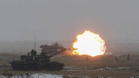 FILE PHOTO: US M1 Abrams tanks © Inquam Photos/Octav Ganea/via Reuters