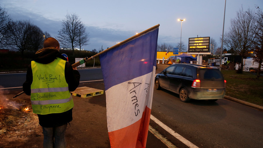 Trump hijacks ‘Yellow vest’ protest to praise himself for ditching Paris climate deal