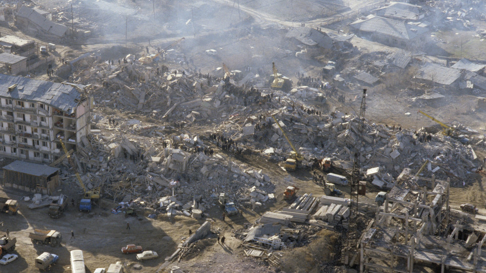 City gone in 30 seconds: How deadly earthquake devastated Soviet Armenia three decades ago (PHOTOS) City gone in 30 seconds: How deadly earthquake devastated Soviet Armenia three decades ago (PHOTOS)