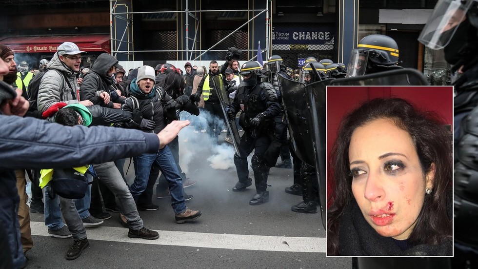 RT France reporter struck in face covering Yellow Vest protest