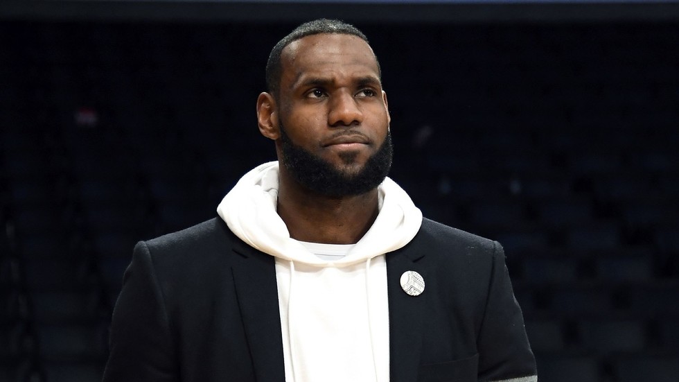 Cheers Lebron James Rocks Up At Lakers Game With Glass Of Red Wine Cheers Lebron James Rocks Up At Lakers Game With Glass Of Red Wine