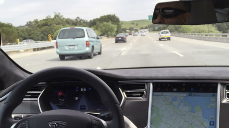 The interior of a Tesla Model S is shown in autopilot mode. © Reuters / Alexandria Sage