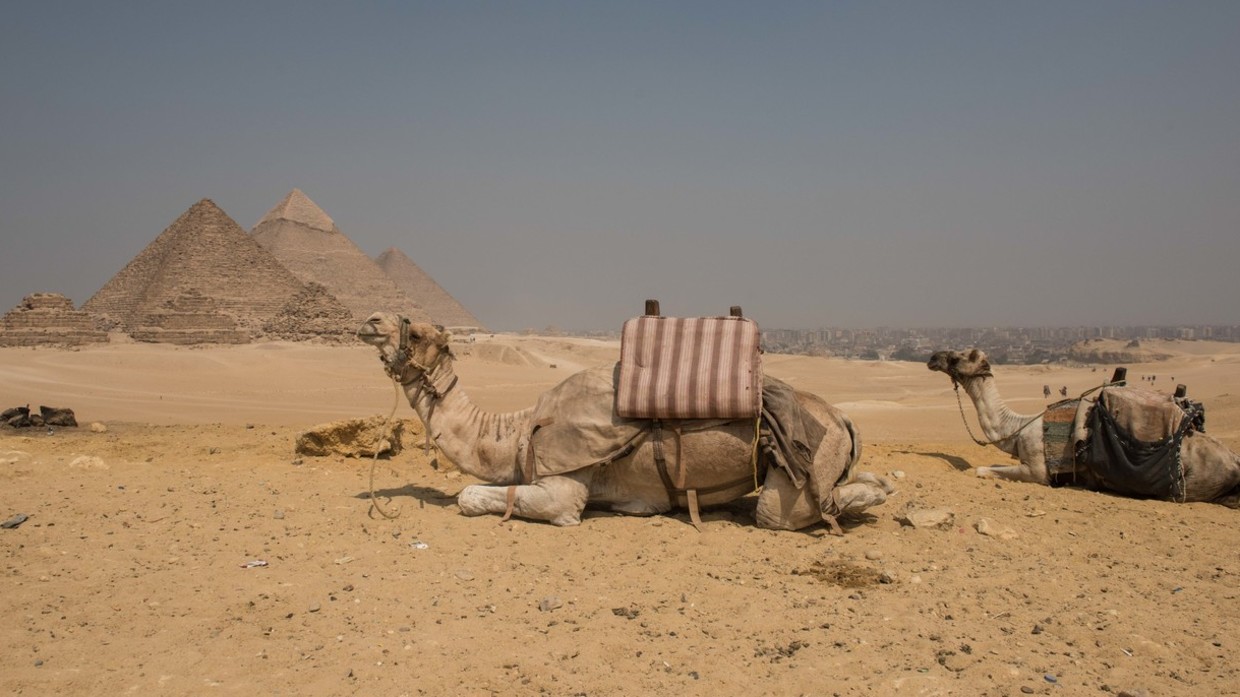Egypt Pron In Desert - As 'pyramid porn' goes viral, Egyptian authorities crack down on ...