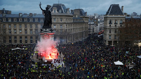 'Whatever happens, Russia did it!’ Senator mocks ‘absurd’ Kiev claim FSB is behind France protests