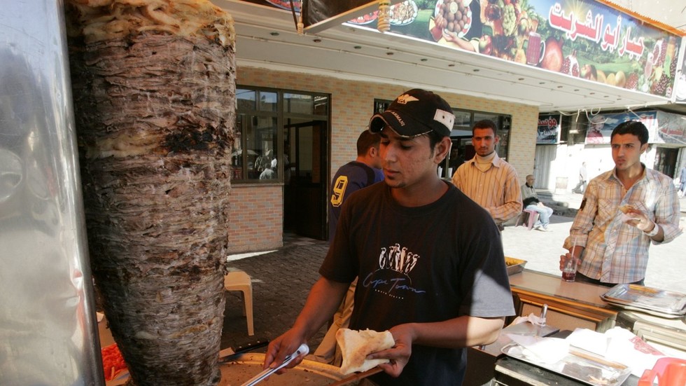 Internet up in arms after Haaretz calls shawarma ‘iconic Israeli street food’ (VIDEO)