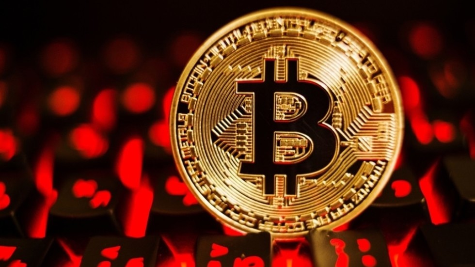 Bitcoin investors switching from virtual coins to paper gold, investment strategists say Bitcoin investors switching from virtual coins to paper gold, investment strategists say