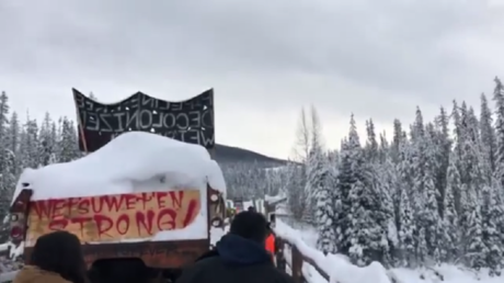 Wet'suwet'en protesters have erected barricades, seeking to stop a gas pipeline in British Columbia, Canada (screenshot)