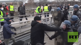 ‘Occupy Paris’: Man rallies travelers behind police-beating boxer in VIDEO threat to Macron 