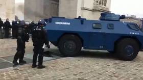 Hapless police vehicle captured on VIDEO damaging iconic Arc de Triomphe in Paris