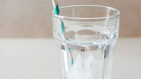 Canadian minister’s water glass FROZEN SOLID at press conference