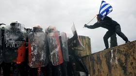 Athens police fire tear gas at protesters as 1000s rally against Macedonia name-change deal (VIDEO)