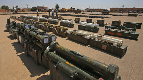 Rebel weapons seized by Syrian government forces © AFP / Youssef Karwashan