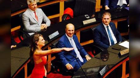 ‘I’ve always had big breasts’: Lawmaker’s plunging neckline stirs Brazilian parliament (PHOTOS)