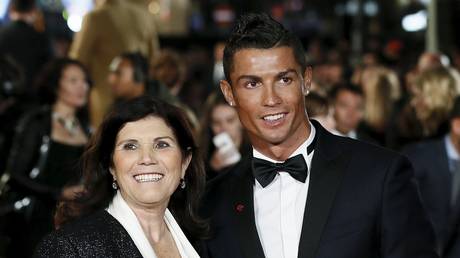 Cristiano Ronaldo with mother Dolores Aveiro. © Reuters / Stefan Wermuth