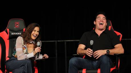 Dean Cain (right) with Lois & Clark co-star Teri Hatcher at a convention in Sydney, Australia in 2017