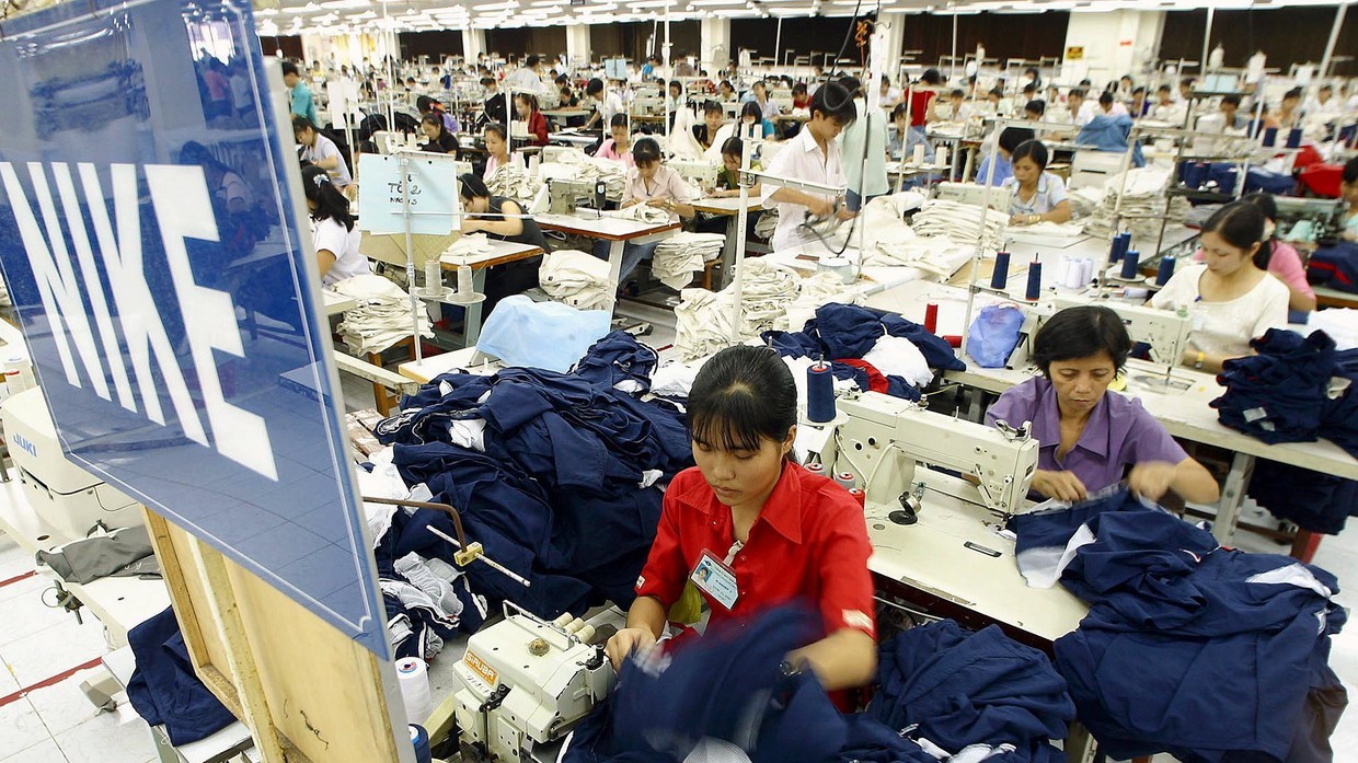 how much does nike pay its factory workers