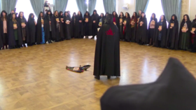 دشمنان لعنت شده روسیه: ویدئو نشان می دهد که جادوگران در مسکو برای طلسم کردن ... در حمایت از پوتین ملاقات می کنند.
