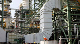 Elizabeth Warren suggests crushing monopolies – RT's Keiser Reports weighs in