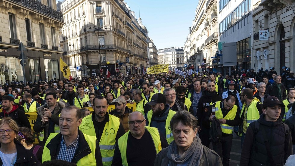 Yellow Vests hold protests in Paris for 20th week in a row On Air — RT