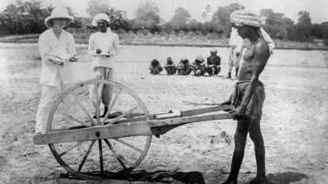 Measuring land for cultivation, Allahabad, India, 1877. © Global Look Press / Science Museum