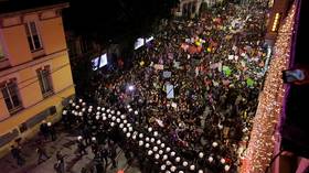 Police clash with women's day marchers in Turkey (VIDEO)