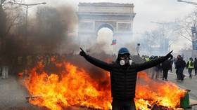 Yellow Vests & police clash in Paris as Macronâ€™s â€˜great debateâ€™ ends (VIDEO)