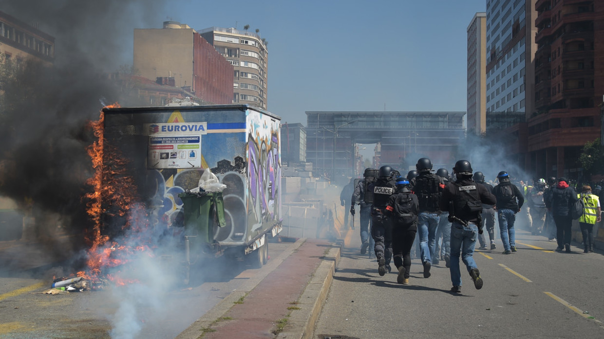 Yellow Vest Act 22 Clashes In Toulouse Vikings In Paris