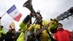 Yellow Vests take to the streets in rejection of Macronâ€™s â€˜rubbishâ€™ olive branch (PHOTO, VIDEO)