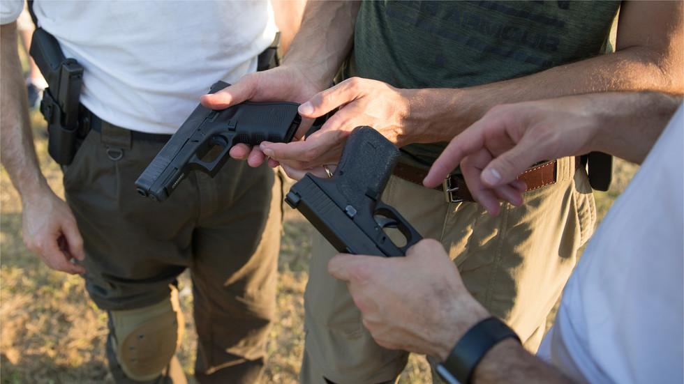 Florida passes law allowing teachers to carry guns in classrooms — RT USA News