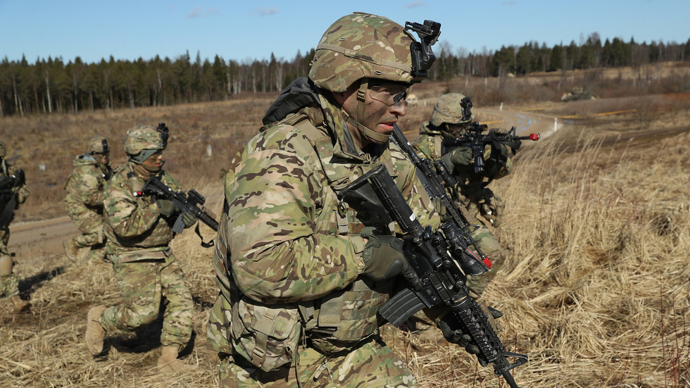 [© Getty Images / Sean Gallup] Tropas estadunidenses participam de exercícios na Estônia