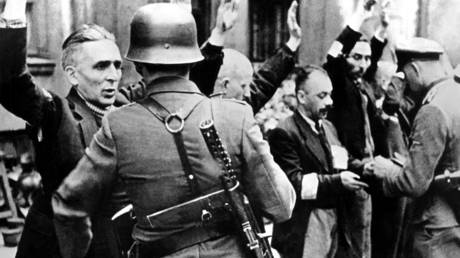 Nazi troops inspect residents in the Warsaw Ghetto. September 1939. © DPA / Global Look Press