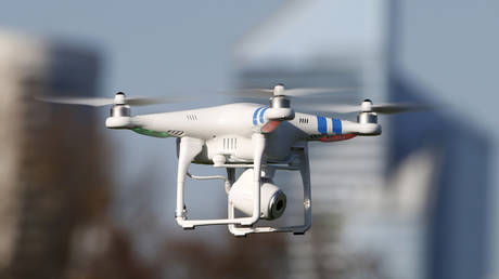 FILE PHOTO: A Chinese-made DJI drone in flight © Reuters / Charles Platiau