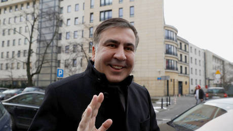 FILE PHOTO: Mikheil Saakashvili with reporters in Warsaw, Poland, 2018 © Reuters / Kacper Pempel