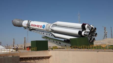 Russia's Proton-M booster rocket installed for launch on the Baikonur Cosmodrome. © Sputnik / Roskosmos 